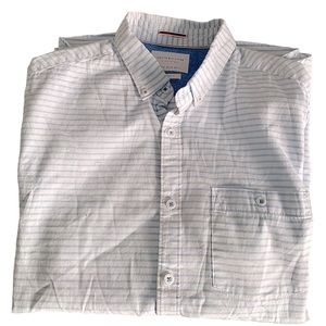 Men’s short sleeve striped button down shirt.